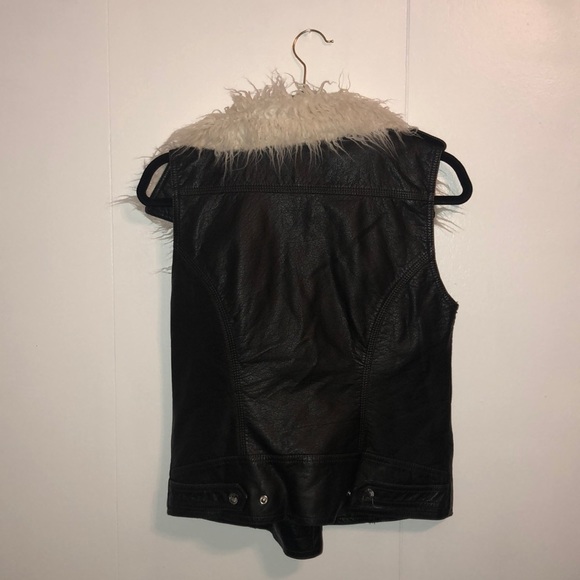 New WILSONS LEATHER (Black Rivet) Leather Vest - Picture 3 of 4